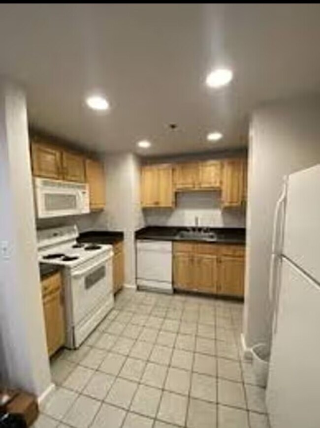 Building Photo - 86 Jersey St