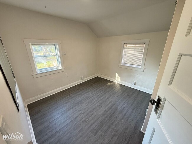 Building Photo - Charming 2-Bedroom Home – Cozy Living in a...