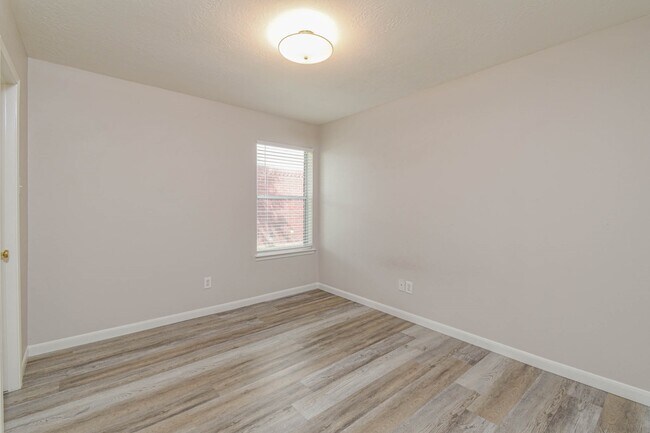 Building Photo - 14214 Silver Glade Ln