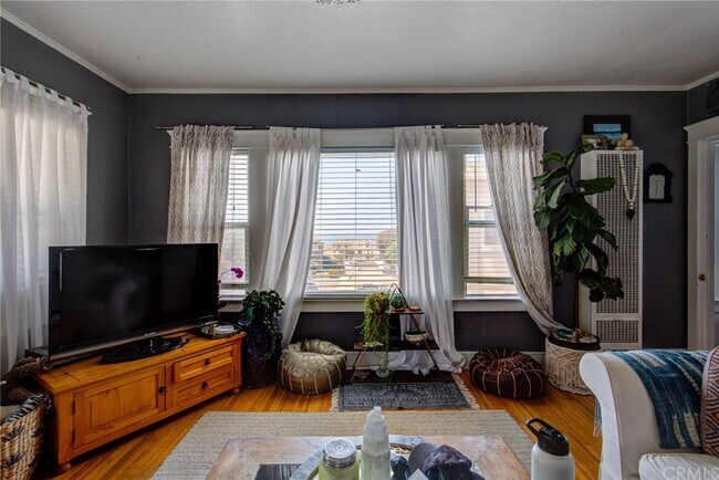 Building Photo - 223 24th St