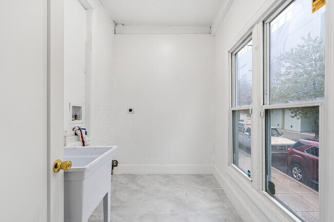 Building Photo - 150 N Redfield St