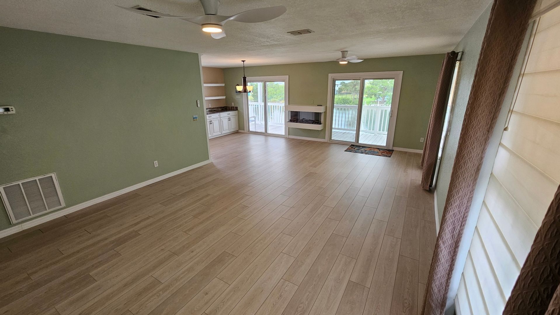 Building Photo - 3340 Oleander Dr