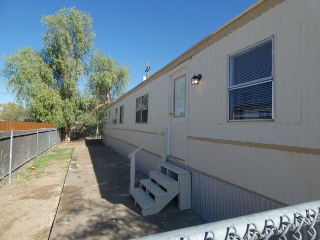 Building Photo - 2858 W Carnauba St
