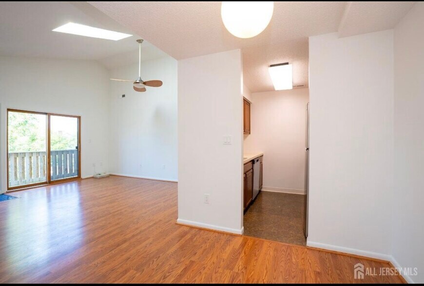 Building Photo - 403 Ravens Crest Dr