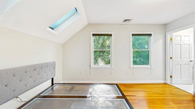 Building Photo - 14 Chestnut St