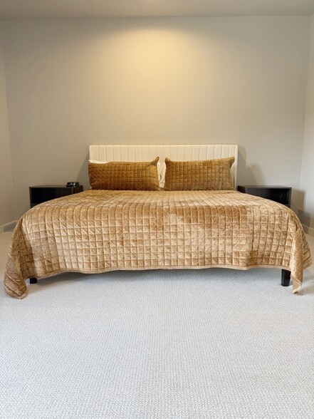 GUEST BEDROOM - 110 Textile Ct