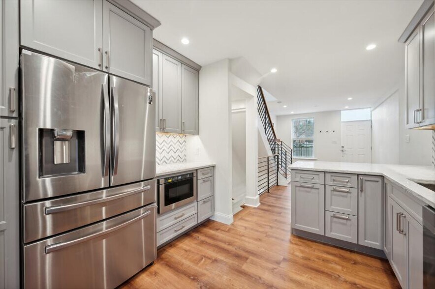 Building Photo - 344 N Sloan St