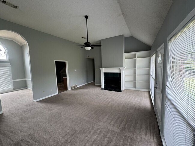 Building Photo - 8594 Sun Vista Dr N