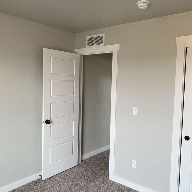 Building Photo - Pet Friendly Caldwell Home!