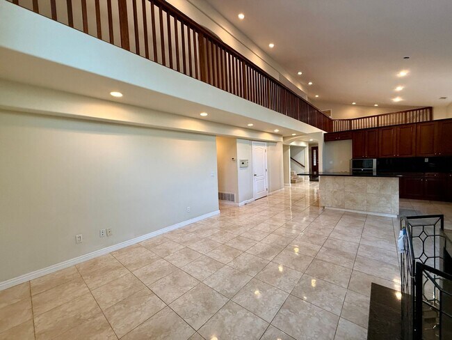 Building Photo - 9 Rooms  6 Bedroom 4 baths Granite Kitchen Executive Home For $5990