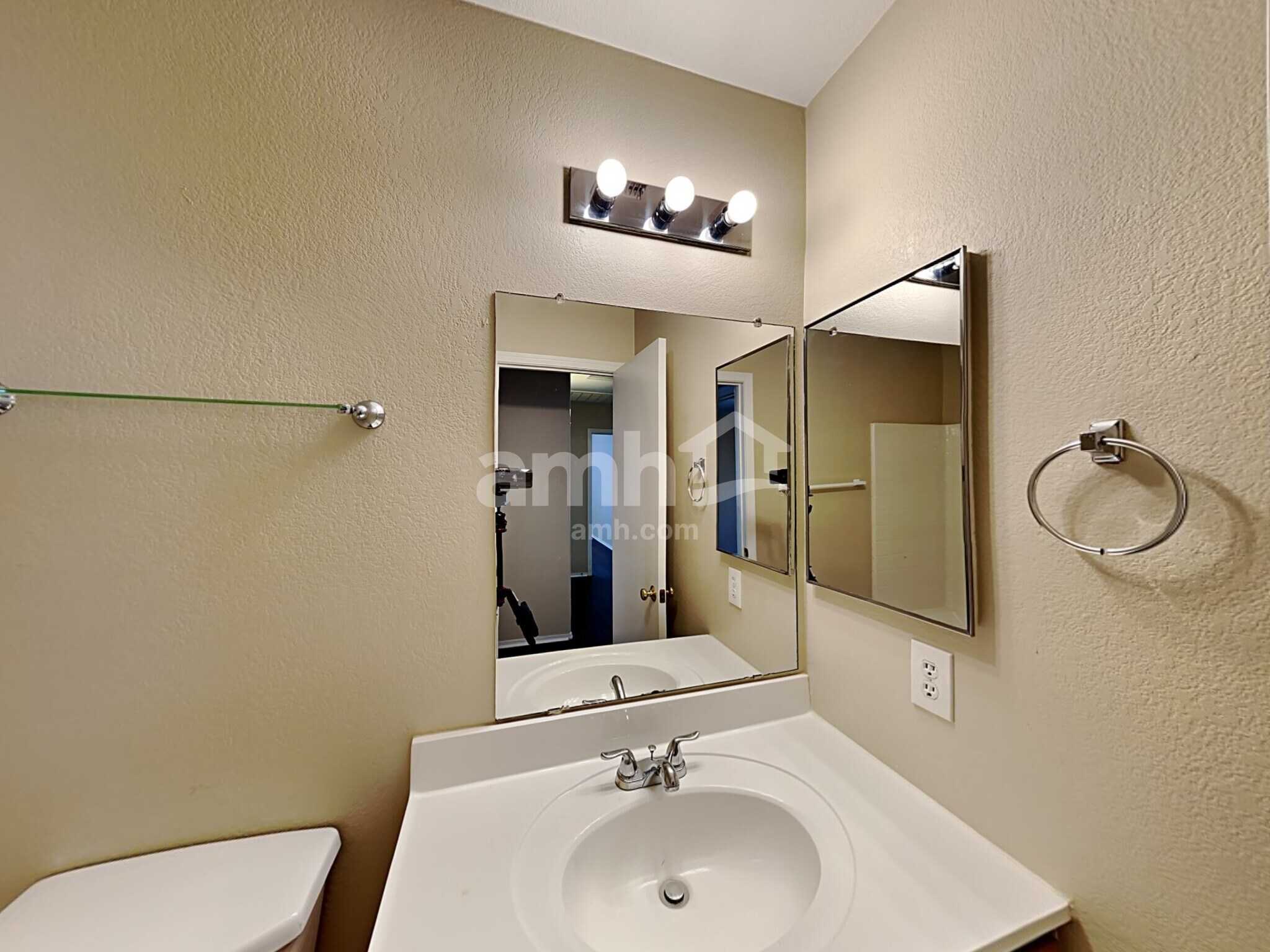 Building Photo - 1102 E Renegade Trl