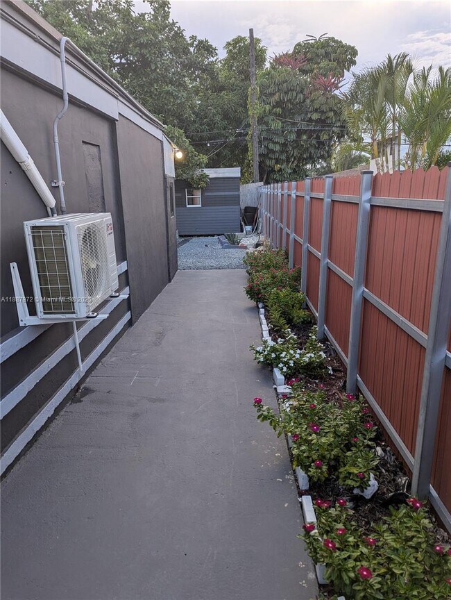 Building Photo - 14600 NW 11th Ct