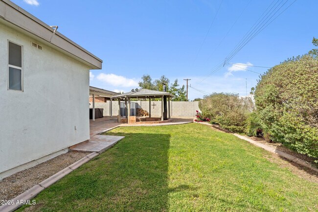 Building Photo - 3007 N 84th Pl