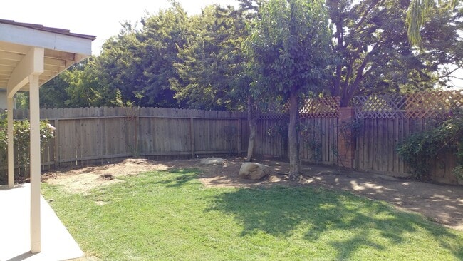 Building Photo - 2-Story home in NE Fresno, Clovis Unified Schools, super clean!