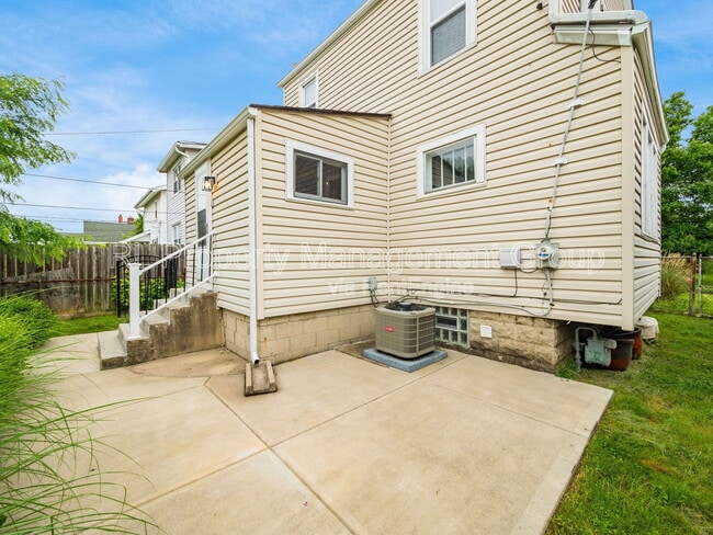 Building Photo - 669 Sheldon Ave
