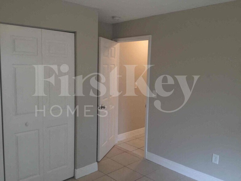 Building Photo - 12749 SW 207th Terrace