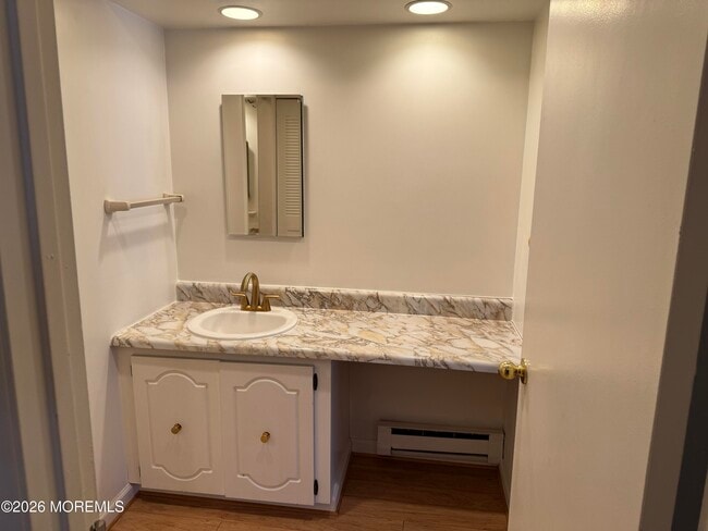 Building Photo - 134 Amberly Dr