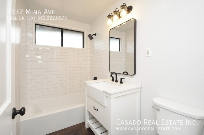 Building Photo - 9932 Mina Ave