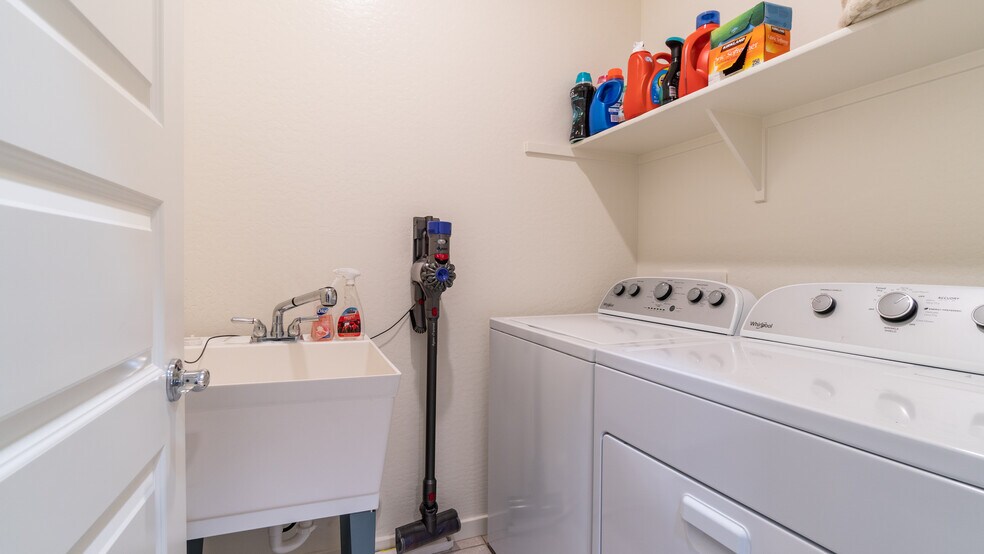 Building Photo - 514 W Cholena Trl