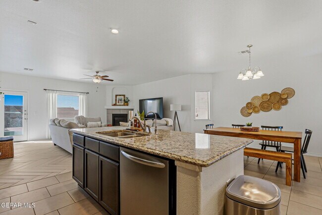 Building Photo - 7564 Wolf Creek Dr