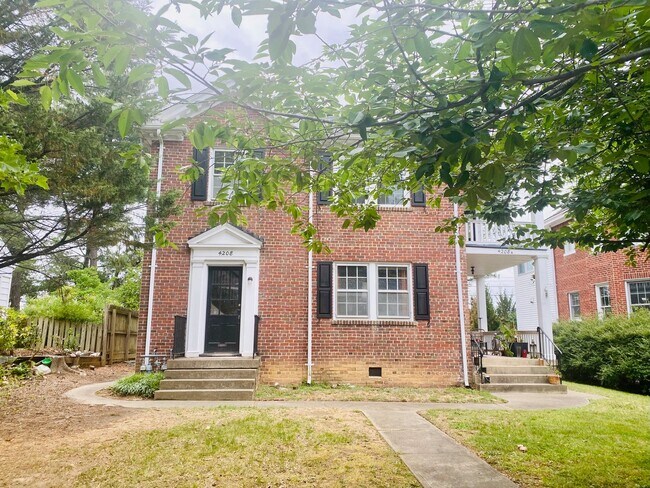 Building Photo - 4208 Fitzhugh Ave