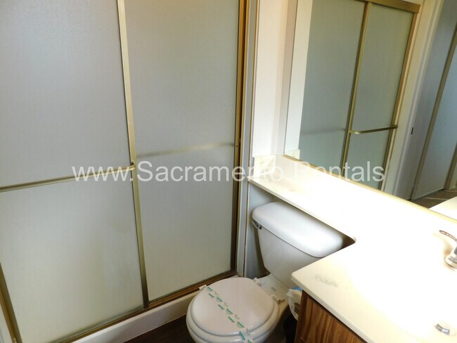 Building Photo - Spacious 2bd/2ba Foothill Farms Duplex with 2 Car Garage