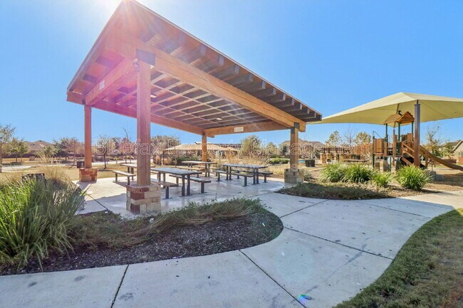 Building Photo - 10208 High Noon Dr