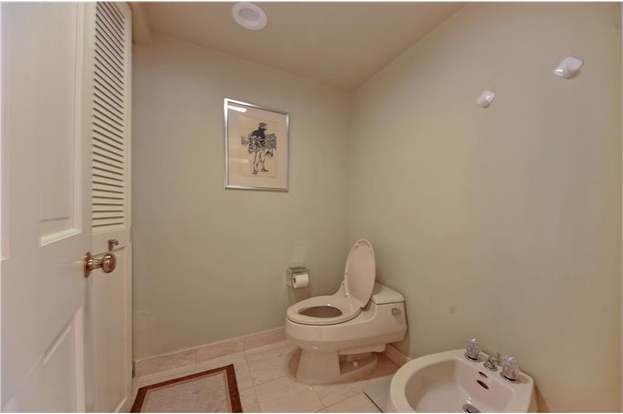 Building Photo - 251 Crandon Blvd