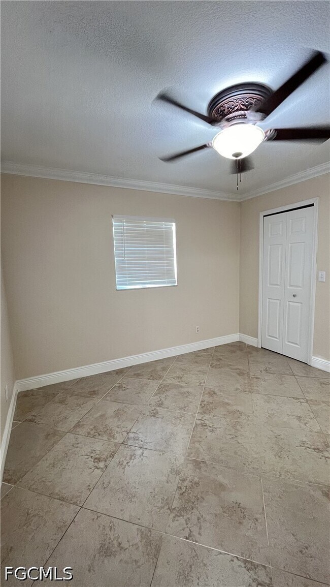 Building Photo - 213 SE 21st St