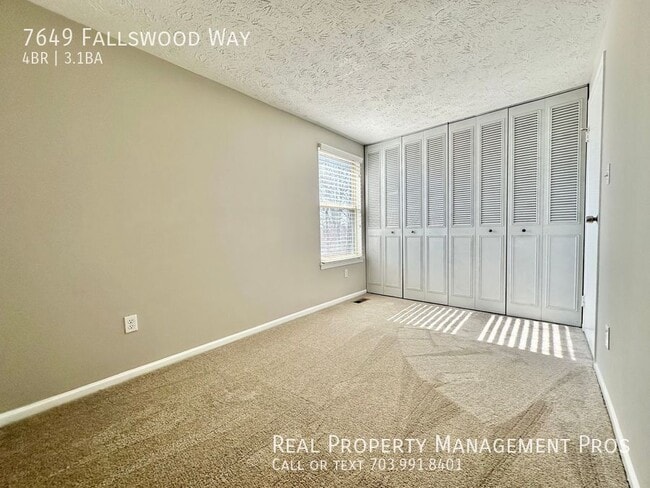 Building Photo - 7649 Fallswood Way