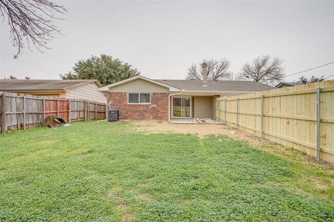 Building Photo - 10541 Cradlerock Dr