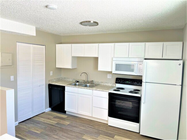 Building Photo - 6653 Provincial Dr
