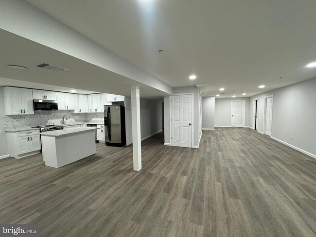 Building Photo - 6900 Ironbridge Ln