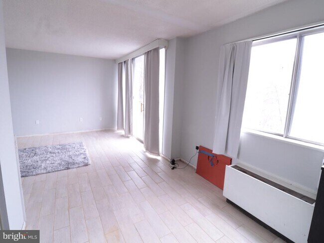 Building Photo - 2059 Huntington Ave