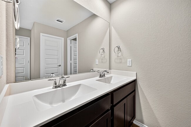 Building Photo - 1610 Bear Spring Dr