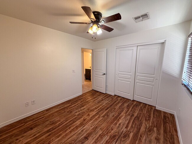 Building Photo - Charming 3 bed + bonus room, 2 bath home in the Ghost Ranch Communtity