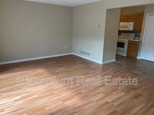 Building Photo - 50432 Bay Run S
