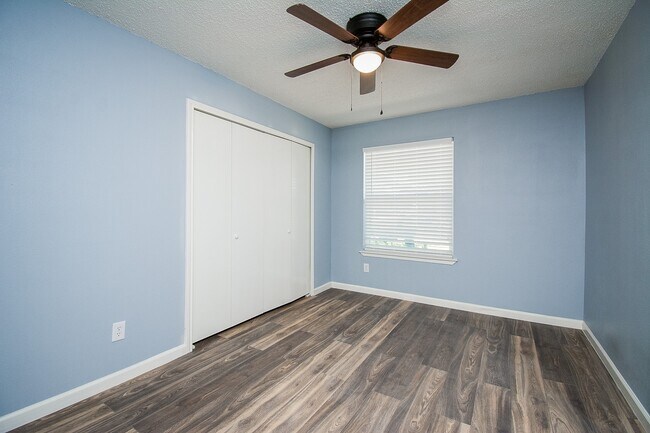 Building Photo - 16419 N Bend Dr