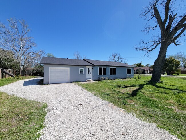 Building Photo - 413 S Market St