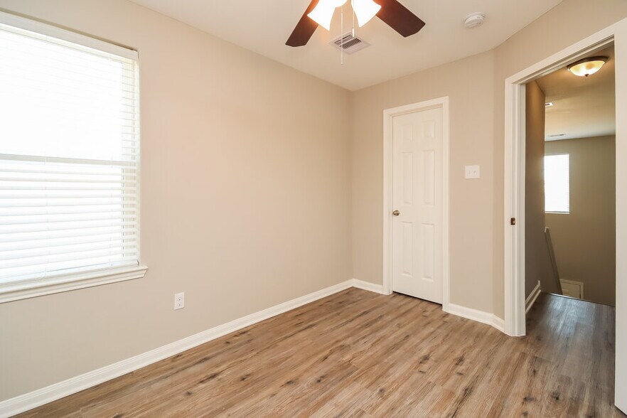 Building Photo - 21235 Slate Bend Dr