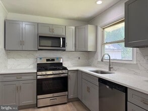 Building Photo - 148 W Edinburgh Dr