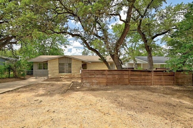 Primary Photo - 1110 W Oltorf St