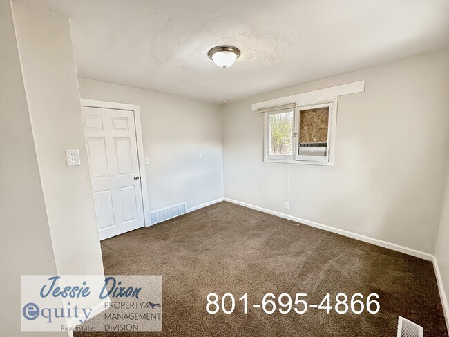 Building Photo - 940 Kiesel Ave