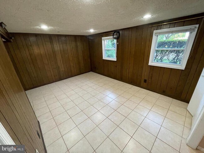 Building Photo - 5056 Kenerson Dr