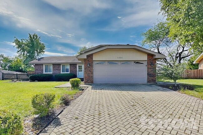 Building Photo - 14834 Cricketwood Dr
