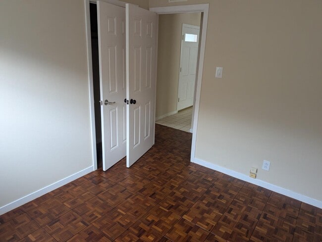 Building Photo - 709 Pepper Dr