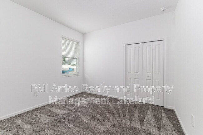Building Photo - 1121 Deepwater Cir
