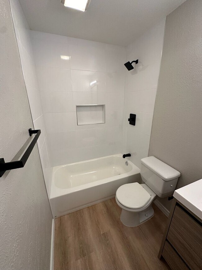 Building Photo - 12101 Scissortail Dr