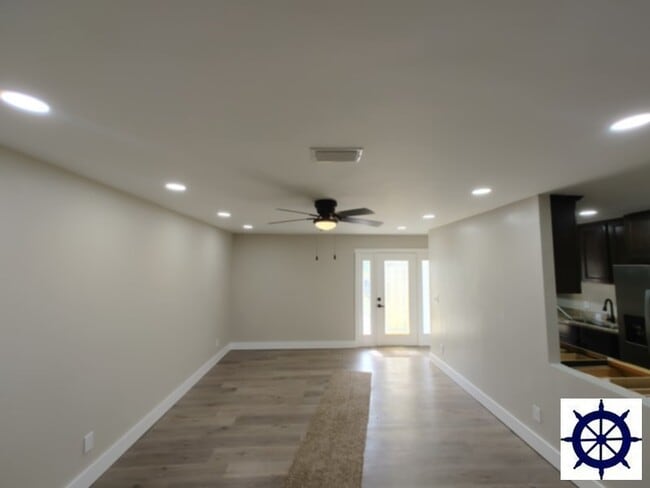 Building Photo - 505 H