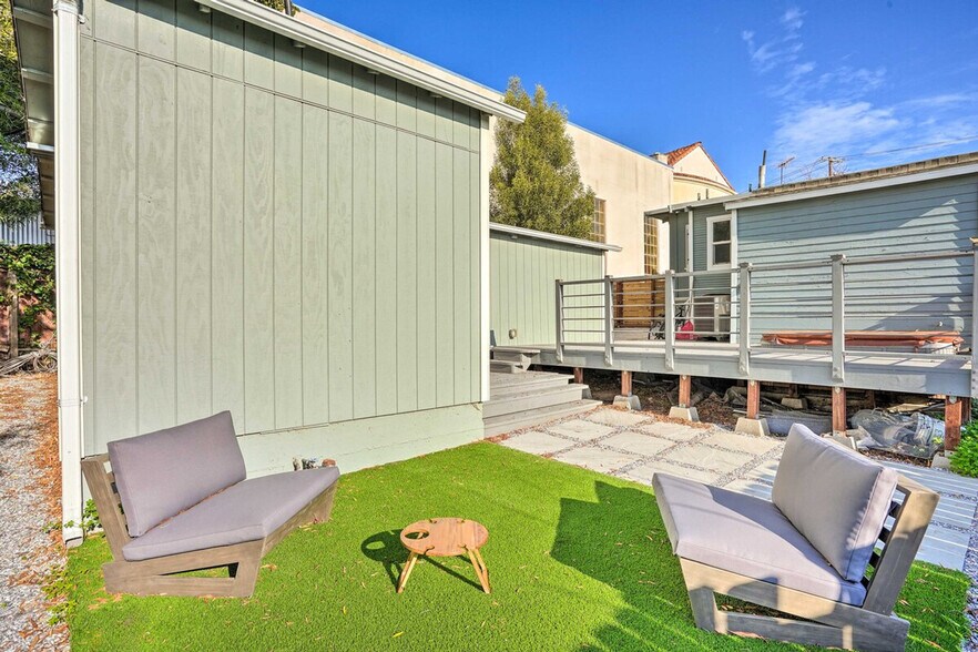 Building Photo - 2715 MacArthur Blvd